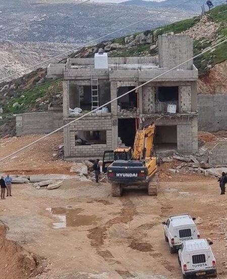 البيرة : الاحتلال يهدم منزلاً قيد الانشاء